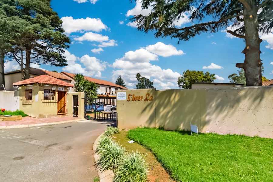 2 Bedroom Property for Sale in Roodepoort West Gauteng