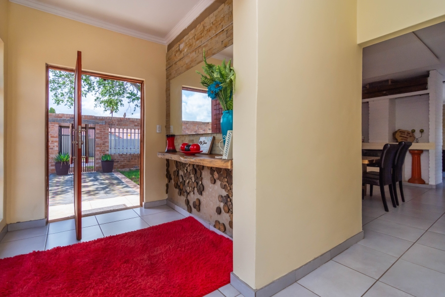 4 Bedroom Property for Sale in Fleurhof Gauteng