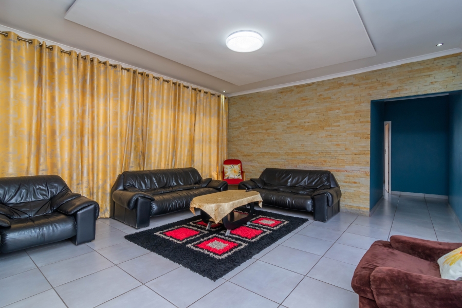 4 Bedroom Property for Sale in Fleurhof Gauteng