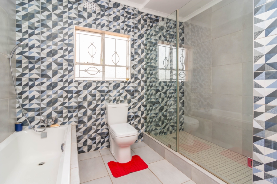 4 Bedroom Property for Sale in Fleurhof Gauteng