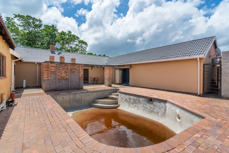 4 Bedroom Property for Sale in Fleurhof Gauteng