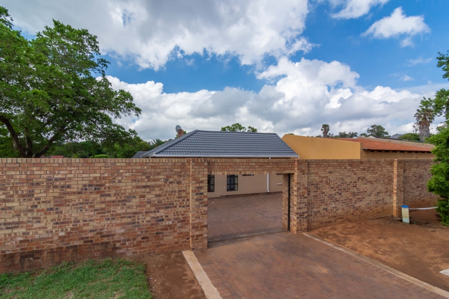 4 Bedroom Property for Sale in Fleurhof Gauteng