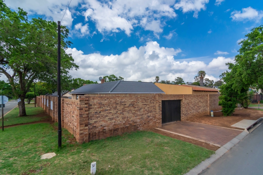 4 Bedroom Property for Sale in Fleurhof Gauteng
