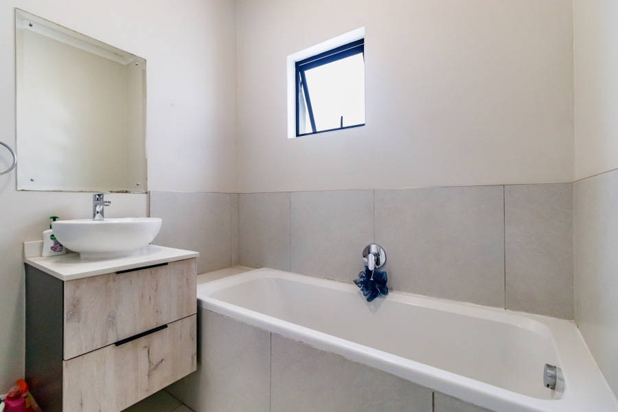 2 Bedroom Property for Sale in Erand Gardens Gauteng