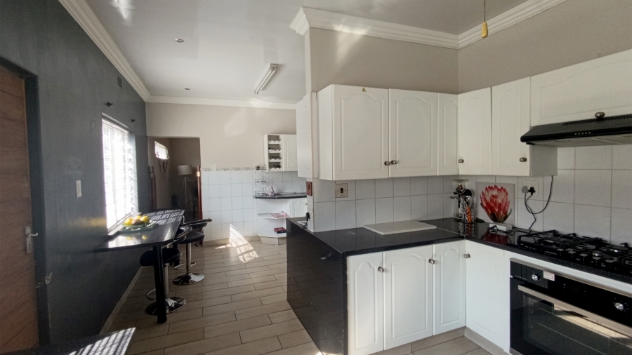 4 Bedroom Property for Sale in Queenswood Gauteng