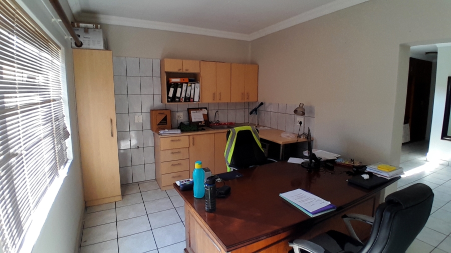 4 Bedroom Property for Sale in Queenswood Gauteng