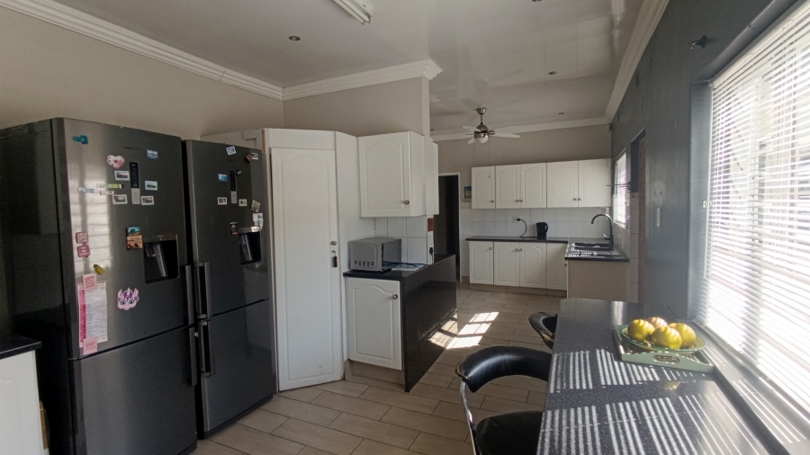 4 Bedroom Property for Sale in Queenswood Gauteng