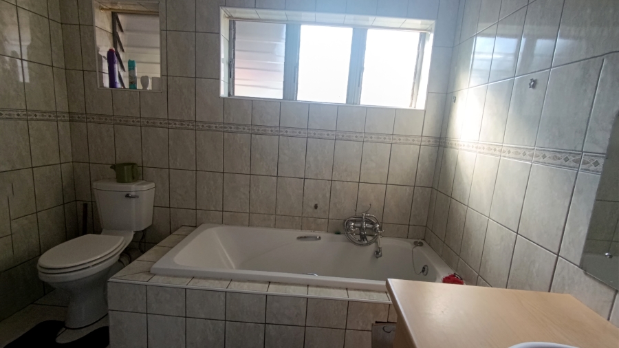 4 Bedroom Property for Sale in Queenswood Gauteng