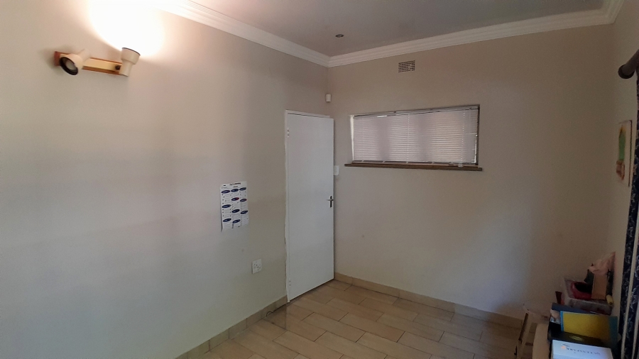 4 Bedroom Property for Sale in Queenswood Gauteng