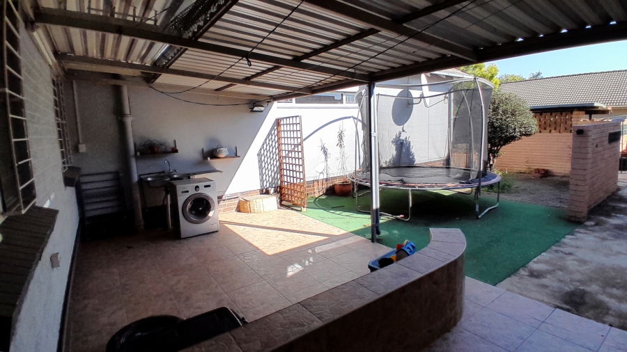 4 Bedroom Property for Sale in Queenswood Gauteng