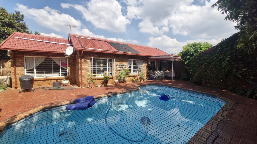 3 Bedroom Property for Sale in Clubview Gauteng