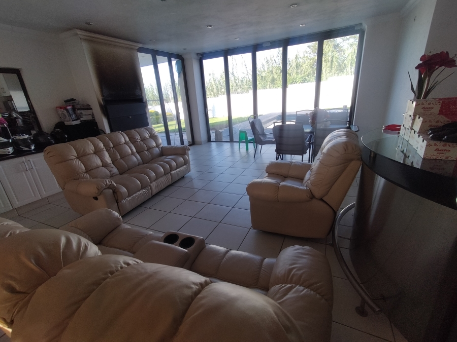 7 Bedroom Property for Sale in Ninapark Gauteng