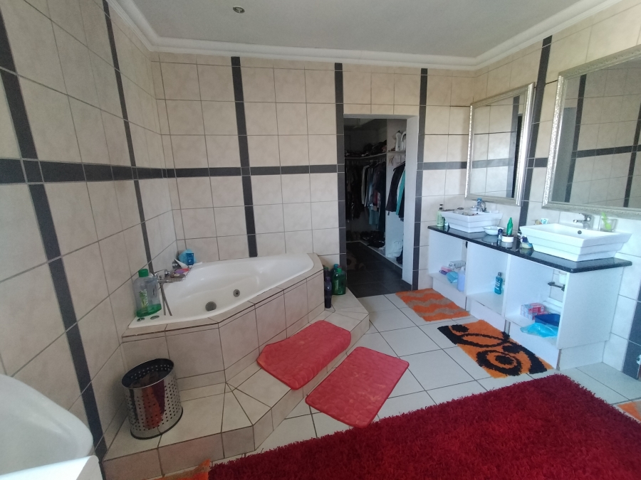 7 Bedroom Property for Sale in Ninapark Gauteng