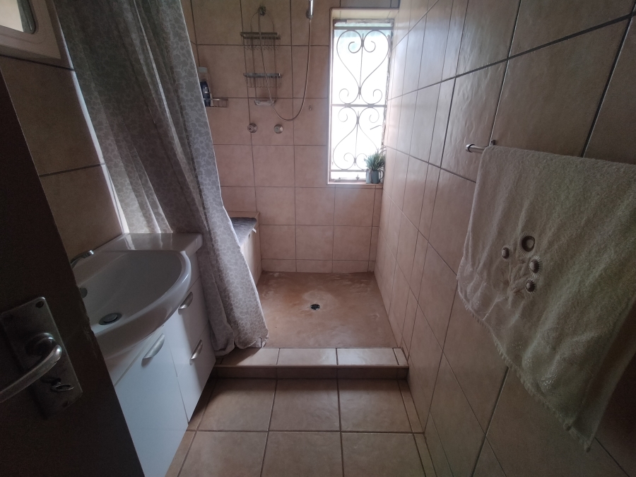 6 Bedroom Property for Sale in Onderstepoort Gauteng