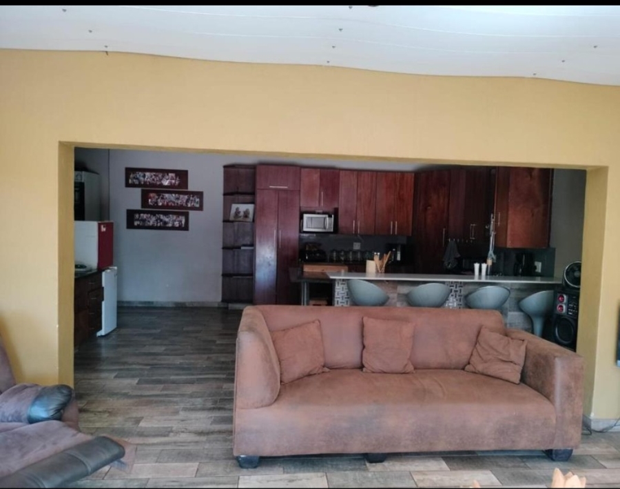 6 Bedroom Property for Sale in Onderstepoort Gauteng