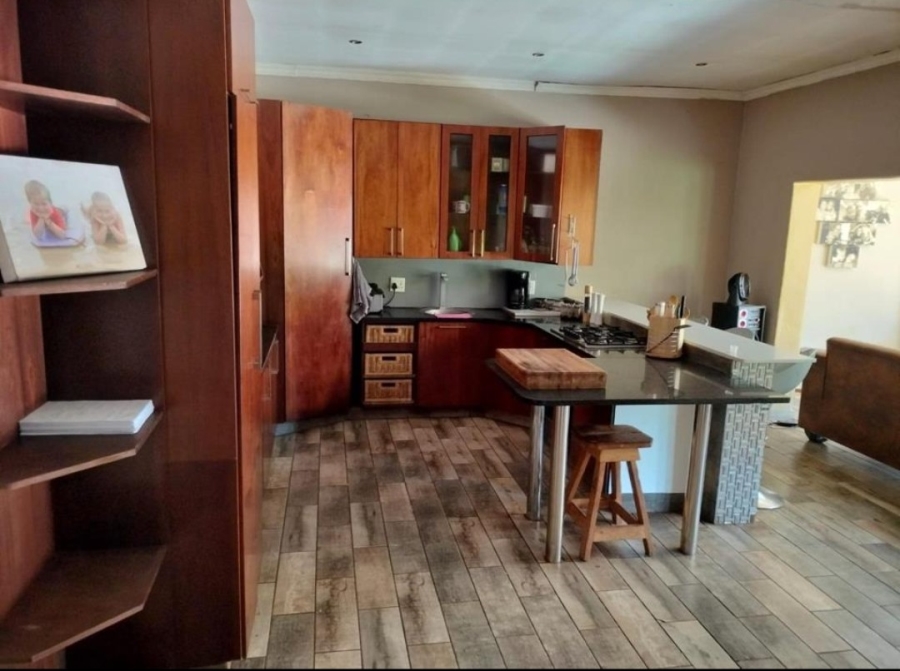 6 Bedroom Property for Sale in Onderstepoort Gauteng