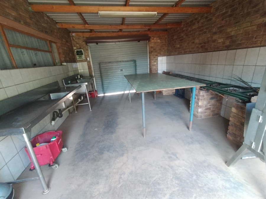 6 Bedroom Property for Sale in Onderstepoort Gauteng