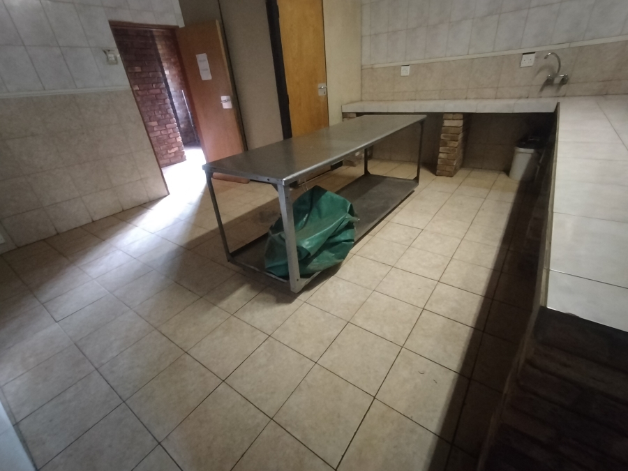 6 Bedroom Property for Sale in Onderstepoort Gauteng