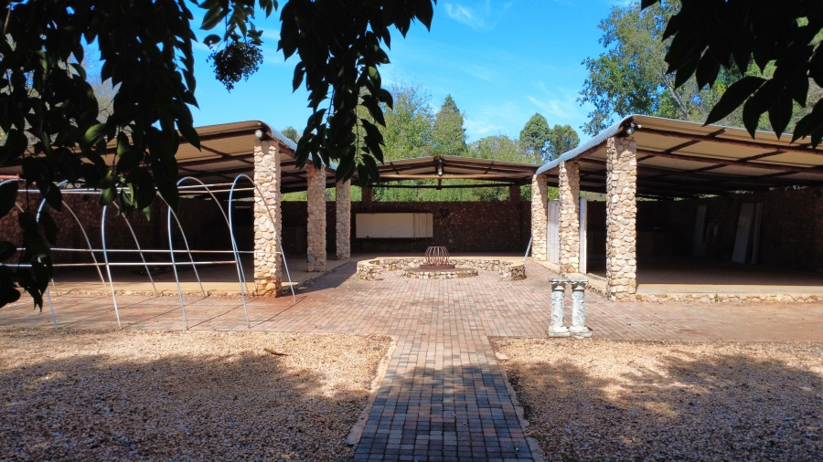 6 Bedroom Property for Sale in Onderstepoort Gauteng