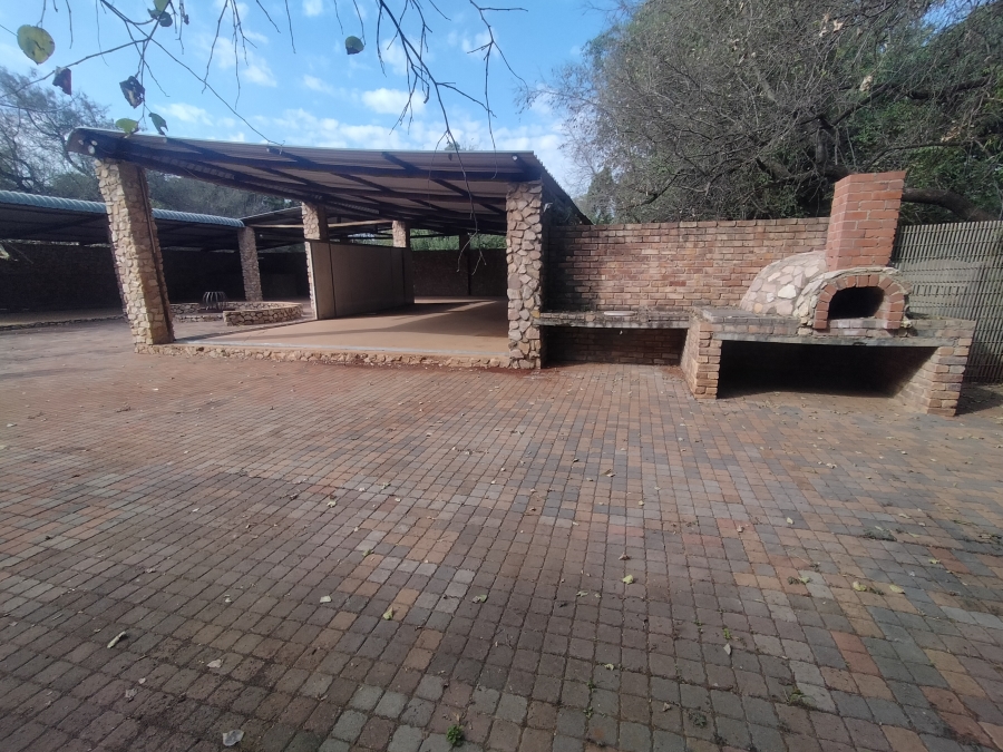 6 Bedroom Property for Sale in Onderstepoort Gauteng