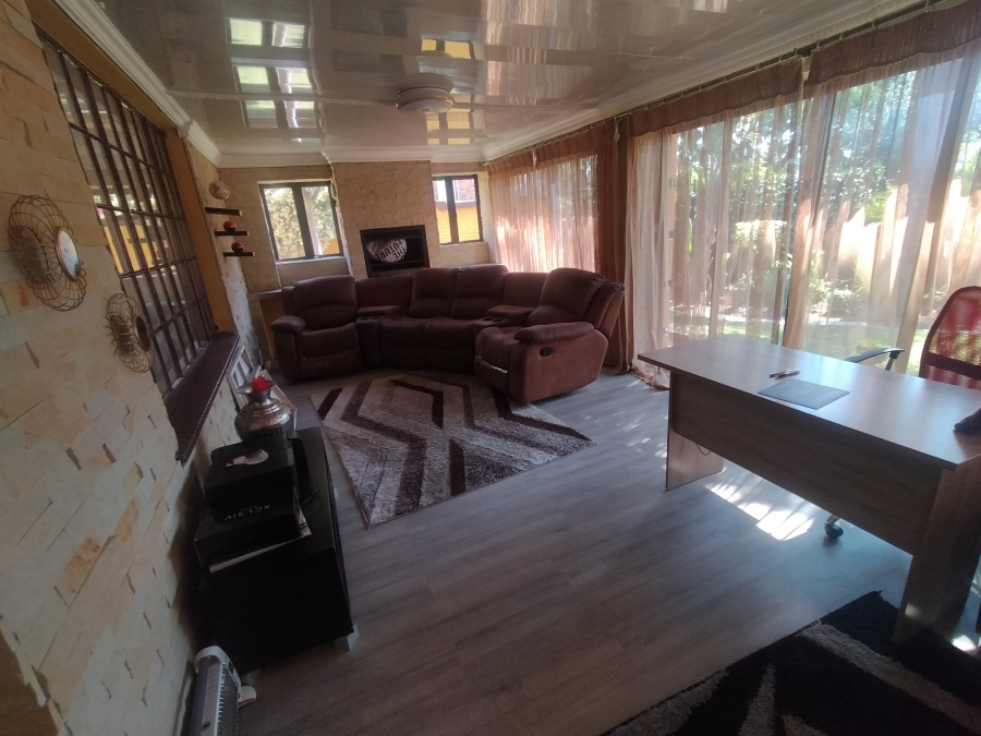 5 Bedroom Property for Sale in Amandasig Gauteng