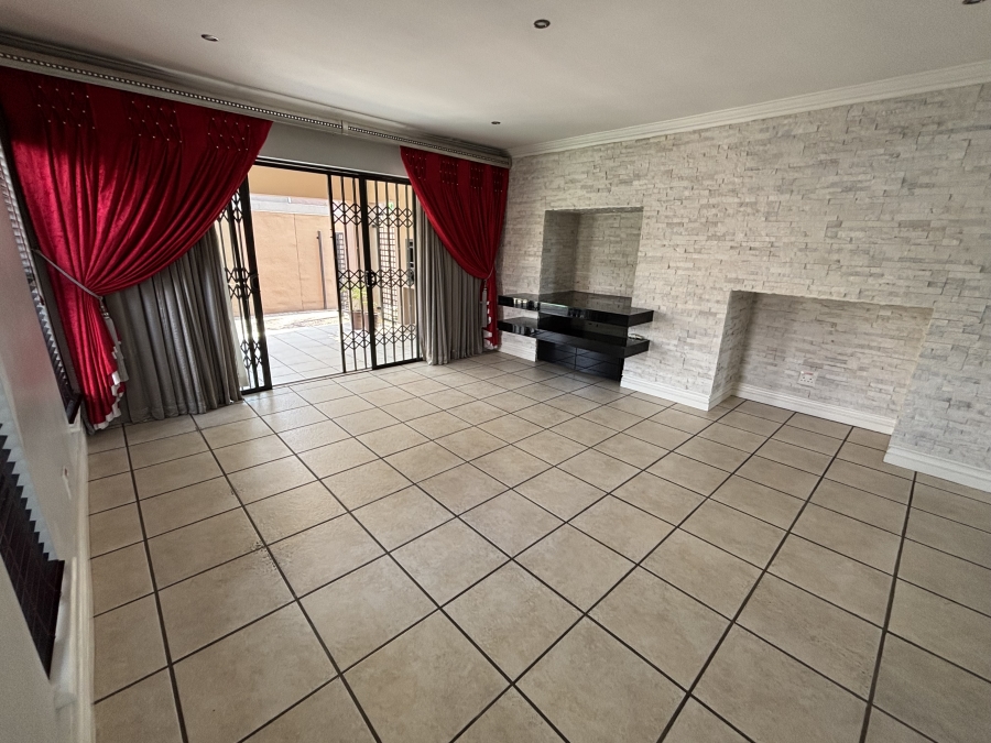 4 Bedroom Property for Sale in North Riding AH Gauteng