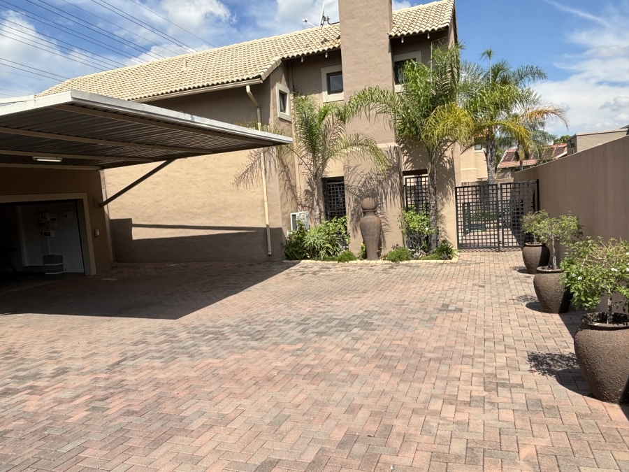 4 Bedroom Property for Sale in North Riding AH Gauteng