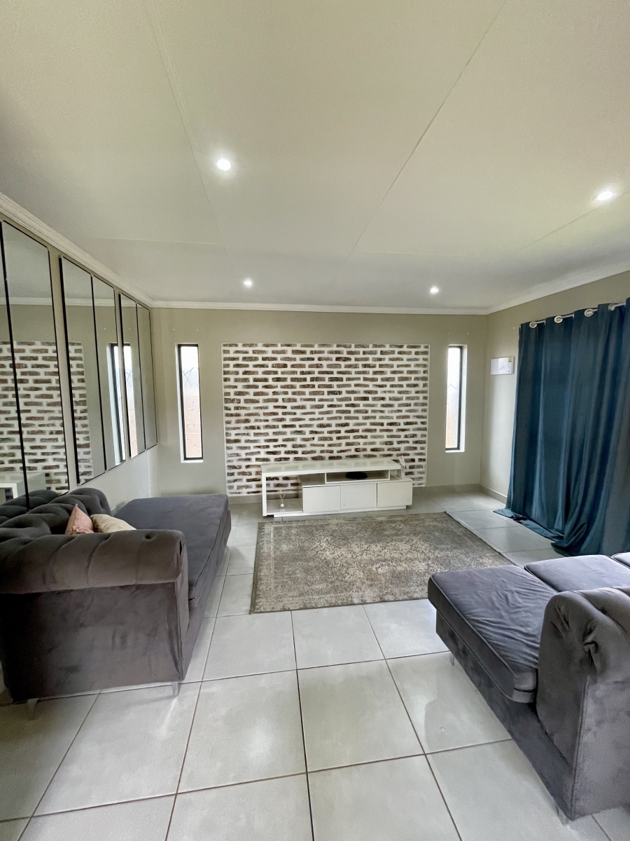 To Let 3 Bedroom Property for Rent in Lion Pride Gauteng