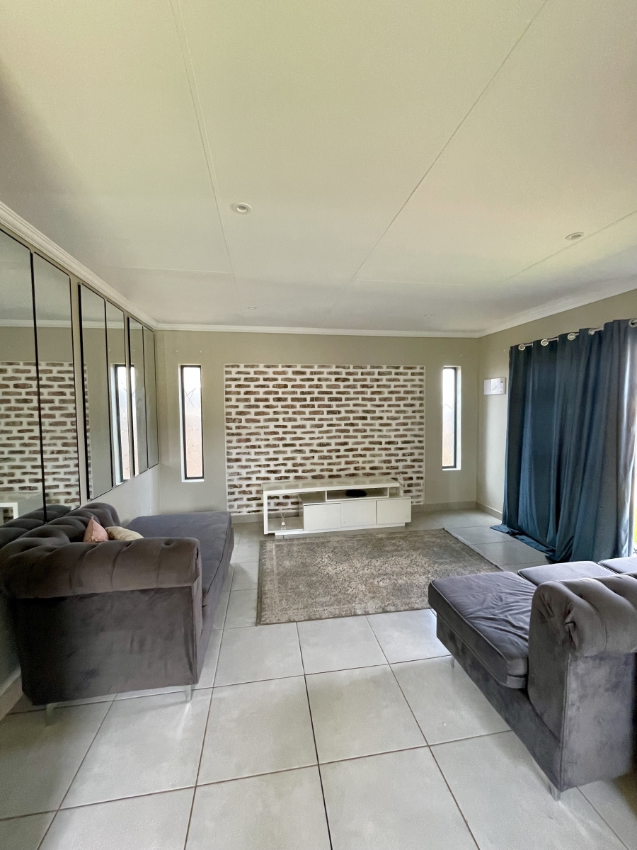 To Let 3 Bedroom Property for Rent in Lion Pride Gauteng