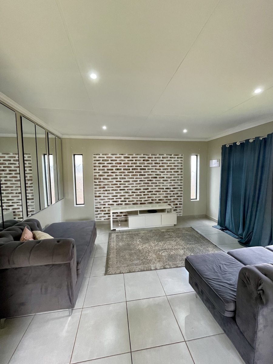 To Let 3 Bedroom Property for Rent in Lion Pride Gauteng