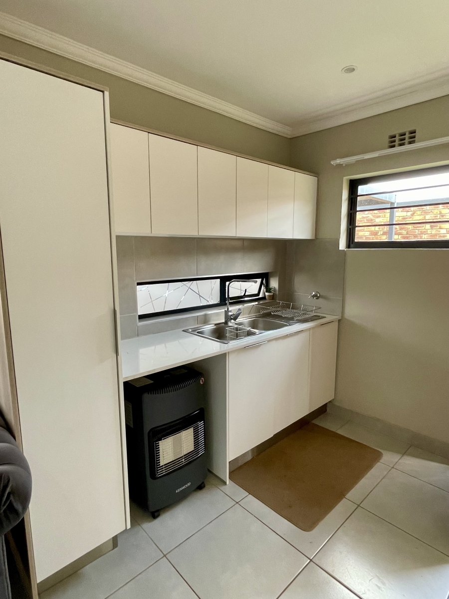 To Let 3 Bedroom Property for Rent in Lion Pride Gauteng