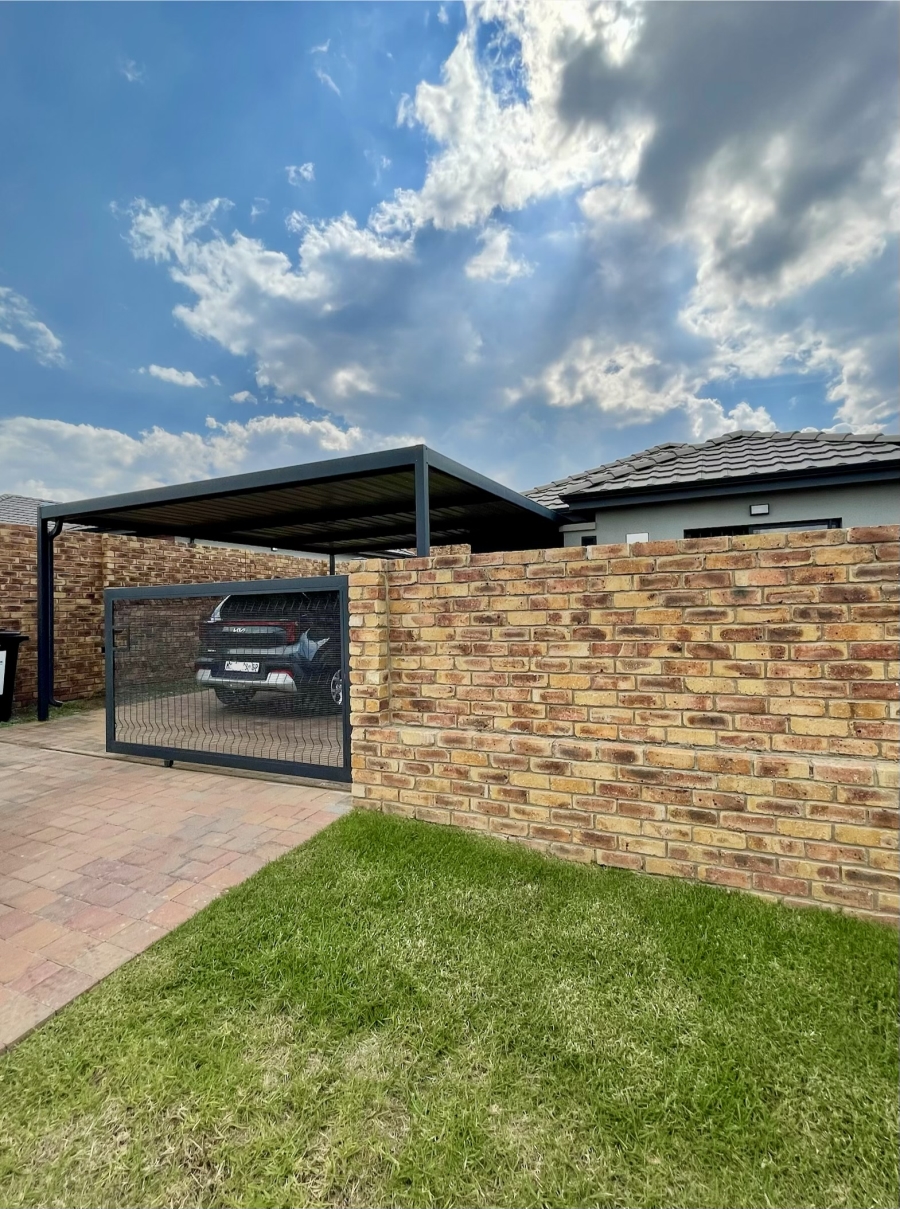 To Let 3 Bedroom Property for Rent in Lion Pride Gauteng