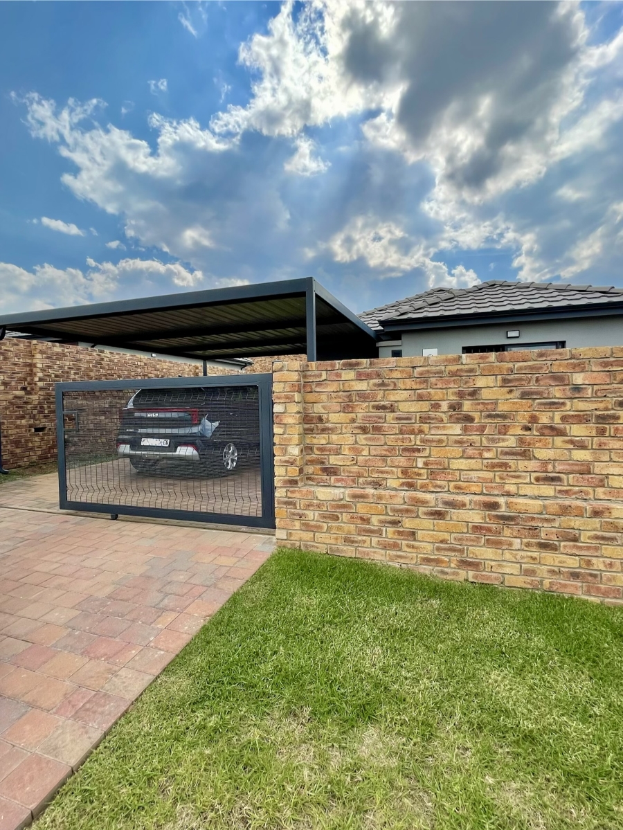 To Let 3 Bedroom Property for Rent in Lion Pride Gauteng