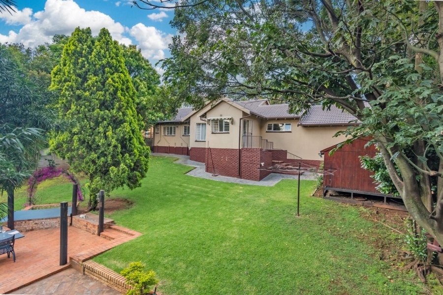 To Let 3 Bedroom Property for Rent in Kenmare Gauteng