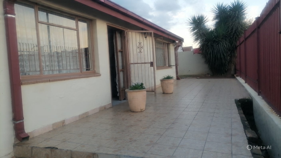 2 Bedroom Property for Sale in Lotus Gardens Gauteng