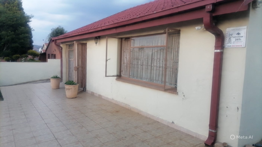 2 Bedroom Property for Sale in Lotus Gardens Gauteng