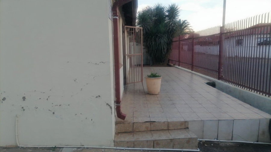 2 Bedroom Property for Sale in Lotus Gardens Gauteng