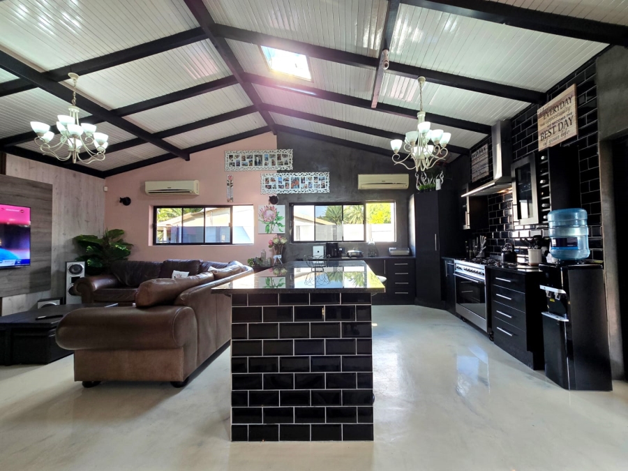 5 Bedroom Property for Sale in Raceview Gauteng
