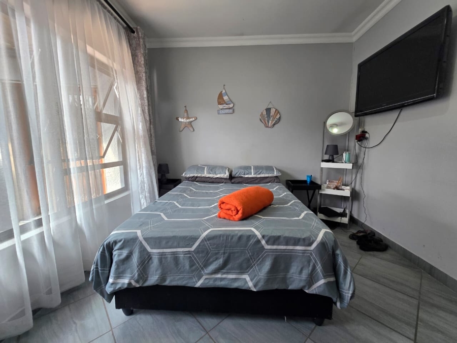 5 Bedroom Property for Sale in Raceview Gauteng