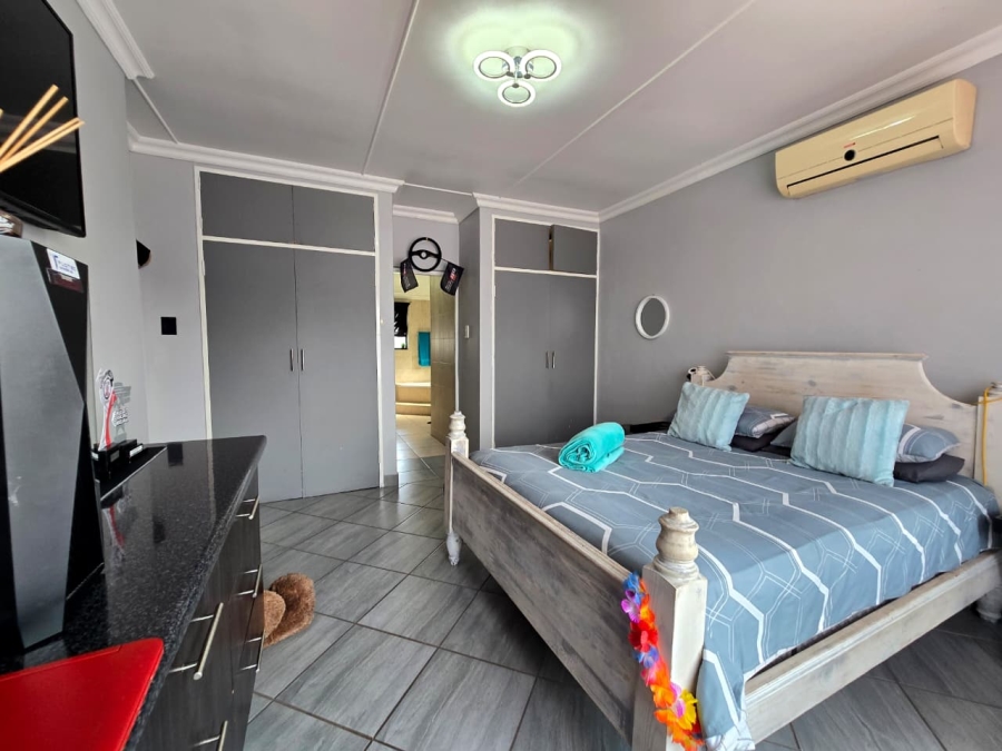 5 Bedroom Property for Sale in Raceview Gauteng