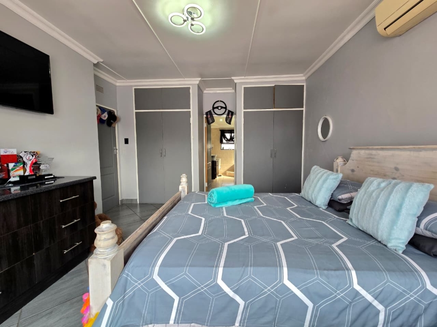 5 Bedroom Property for Sale in Raceview Gauteng