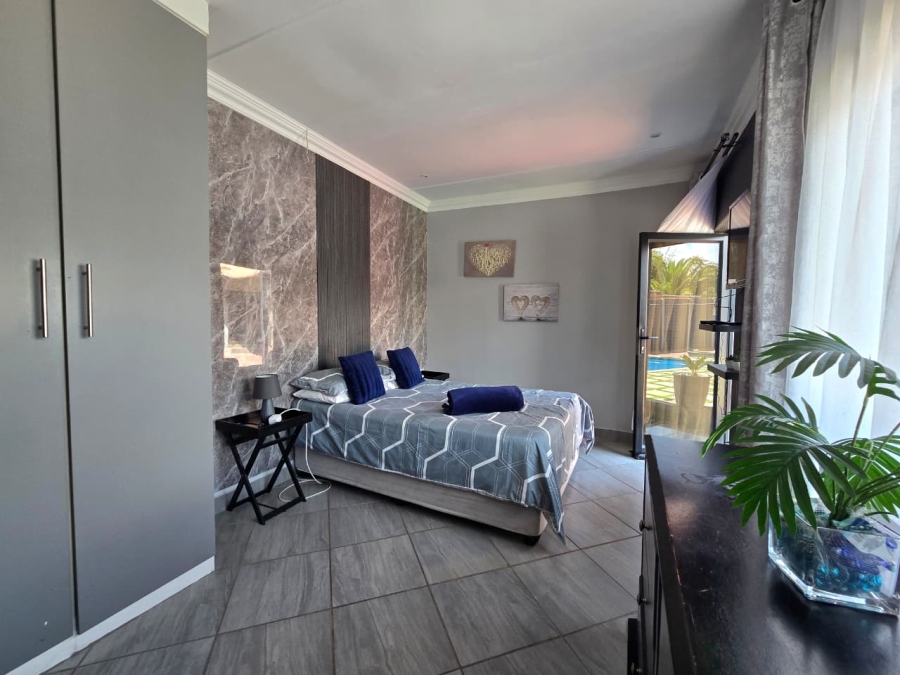 5 Bedroom Property for Sale in Raceview Gauteng