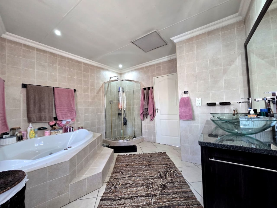 5 Bedroom Property for Sale in Raceview Gauteng