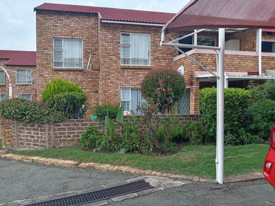 To Let 2 Bedroom Property for Rent in Liefde en Vrede Gauteng