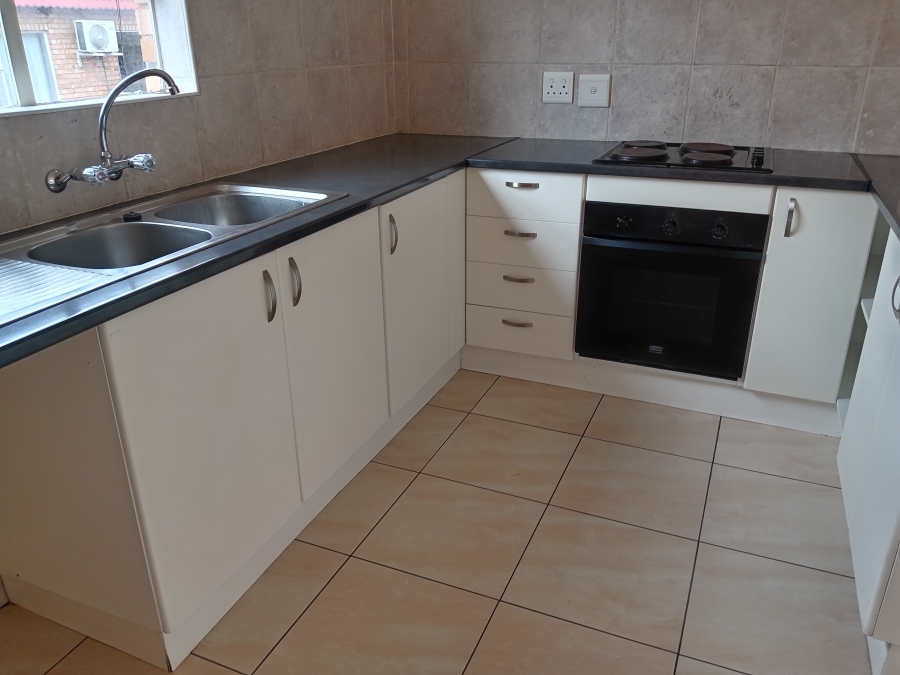To Let 2 Bedroom Property for Rent in Liefde en Vrede Gauteng