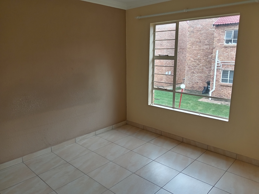 To Let 2 Bedroom Property for Rent in Liefde en Vrede Gauteng