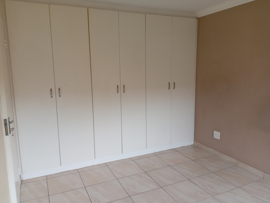 To Let 2 Bedroom Property for Rent in Liefde en Vrede Gauteng