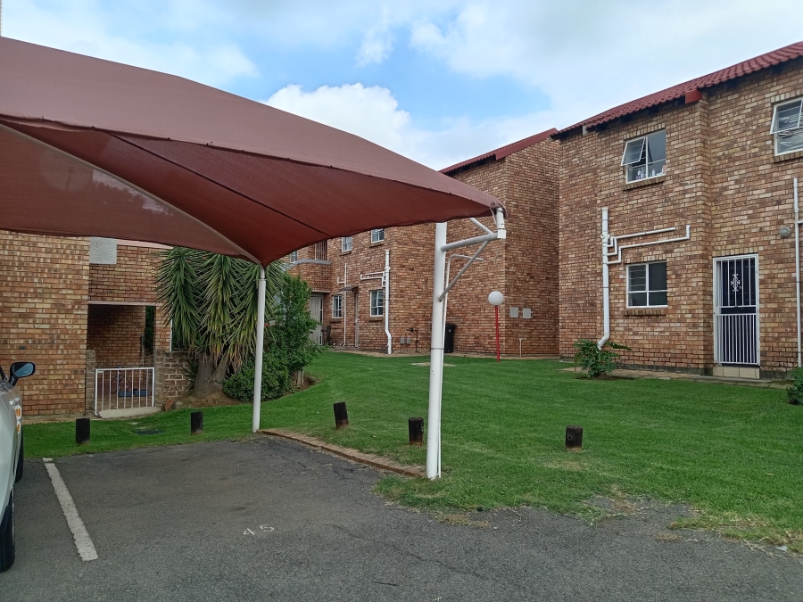 To Let 2 Bedroom Property for Rent in Liefde en Vrede Gauteng