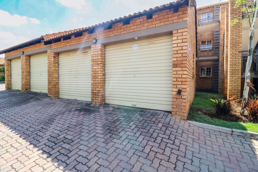 2 Bedroom Property for Sale in Eco Park Gauteng