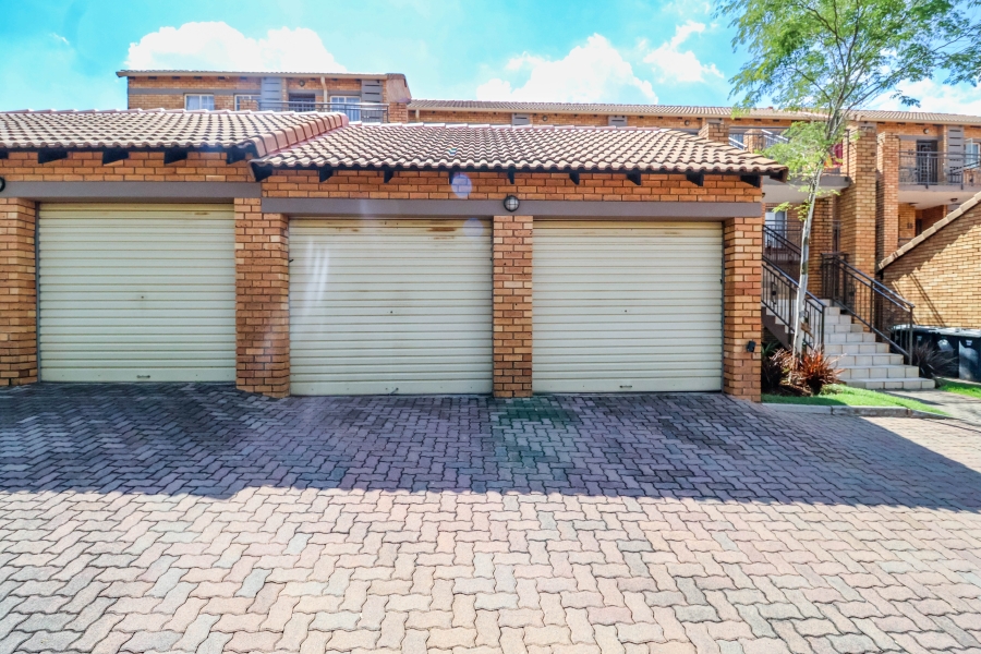 2 Bedroom Property for Sale in Eco Park Gauteng